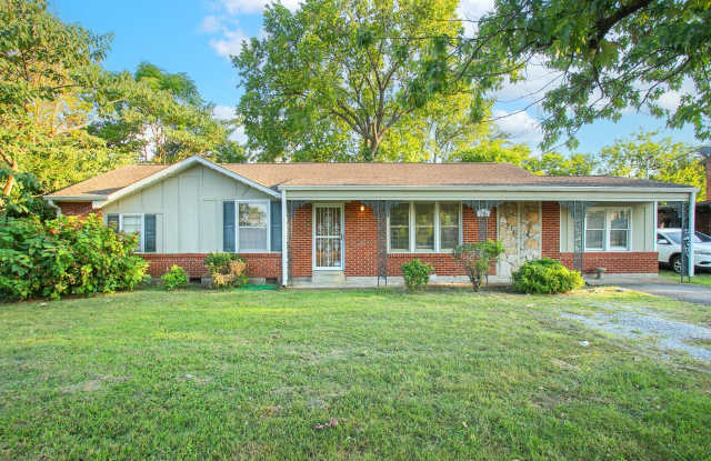 Charming ranch home in Crieve Hall - 715 Harding Place, Nashville, TN 37211