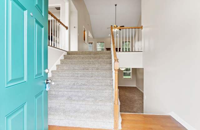 Come take a look at this 5 bedroom beauty! photos photos