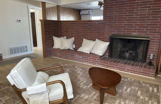 1300 Oak Avenue. Garden View Suite Gallery 3