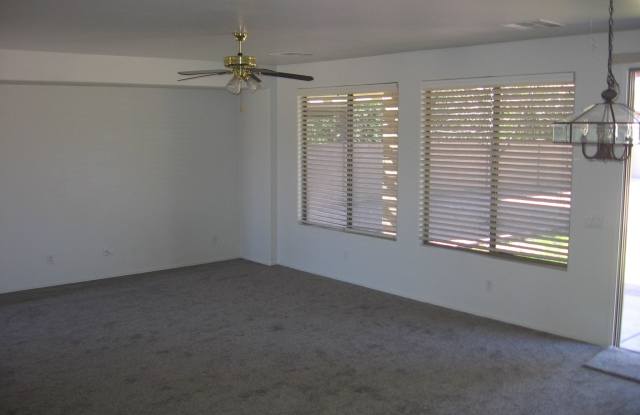 1556 N Hibbert -- Gallery 4