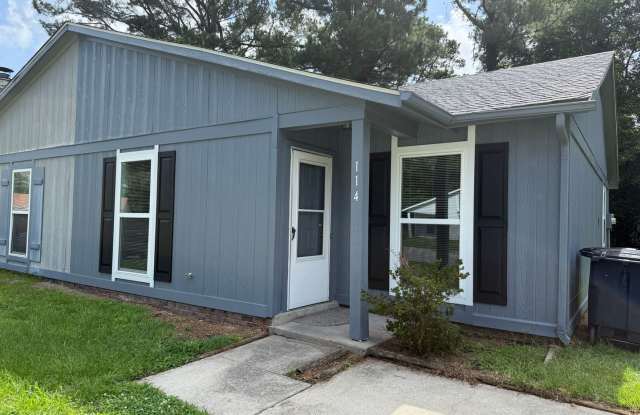 Cozy 2 bed 1 bath town home in the Brynn Marr area. photos photos