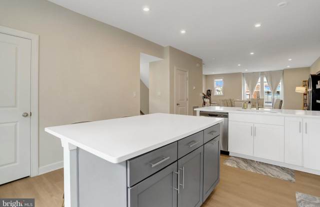 7300 MOUNTAINEER Drive Gallery 4