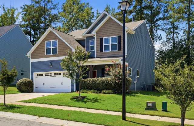 AVAILABLE NOW!  2-STORY HOME IN DESIRABLE AREA Gallery 3