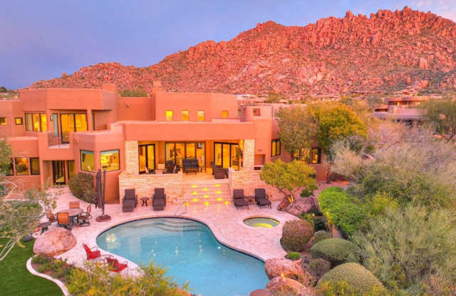 Beautiful custom home with backyard Oasis! Gallery 4