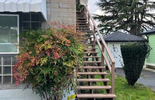 Cute One Bedroom/ One Bath Upstairs Unit. - 5812 A Street, Tacoma, WA 98408