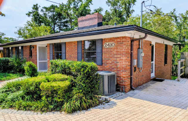 2410 CEDAR SHORES Circle Gallery 1