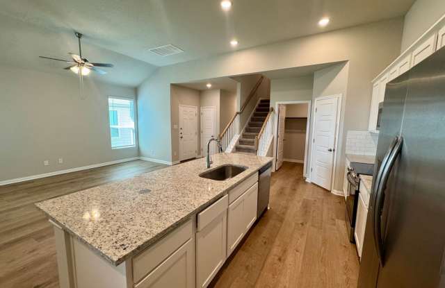 Stunning Luxury Duplex Available in Buda Gallery 3
