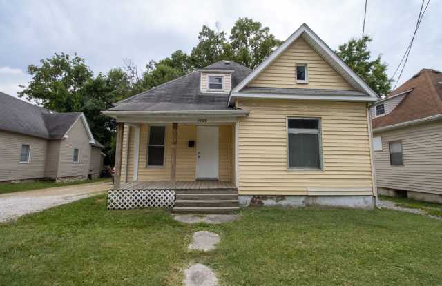 3 Bed 2 Bath House Columbia College - 1008 Rogers Street, Columbia, MO 65201
