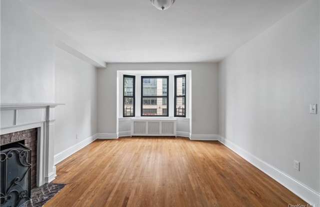 250 Martine Avenue Gallery 4