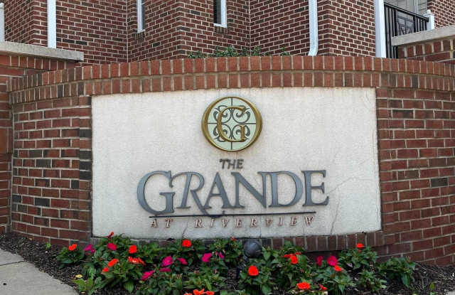 300 W ELM Street unit: 2207 photos photos