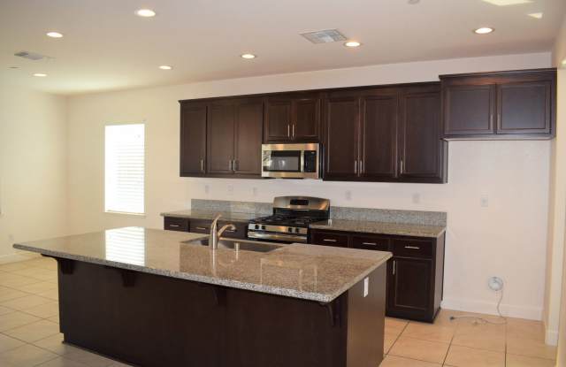 Resident Benefit Package Property - Bright 4bd/3.5ba Gallery 1