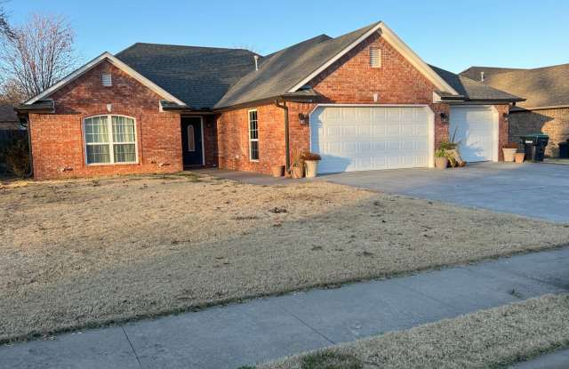 functionality, style, and comfort—3 Bedroom 2 Bath with 3 car garage - 684 Meadows Circle, Cherokee County, OK 74464