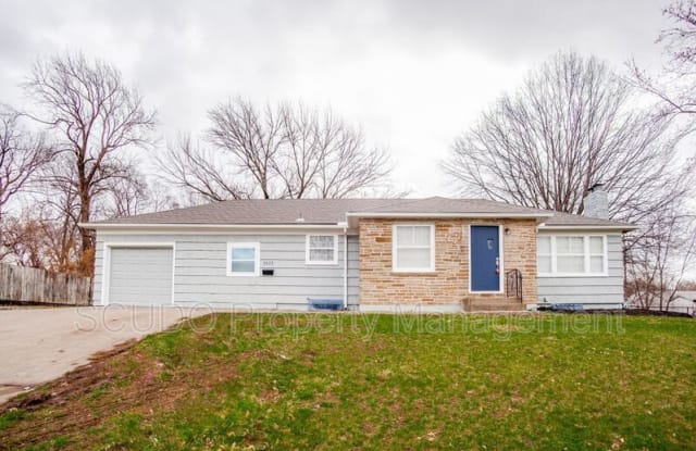 3823 S Sterling Ave - 3823 South Sterling Avenue, Independence, MO 64052