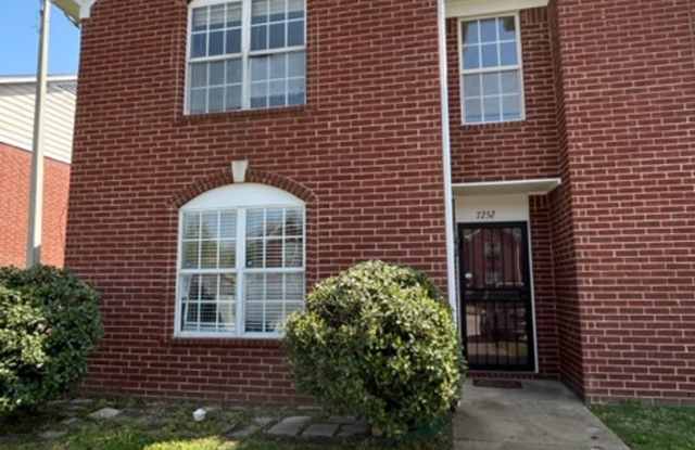 Renovated 3 Bedroom 3 Bath Townhome for Rent! Gallery 1