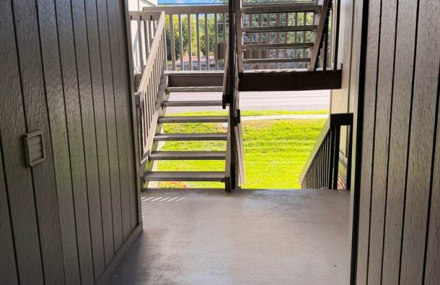 2 Bedroom 1 Bathroom Condo in the Heart of Murray Gallery 3