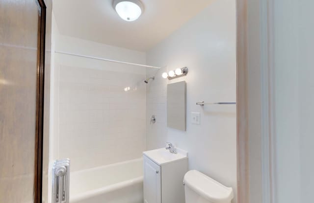 4455 S. Greenwood Avenue Gallery 2
