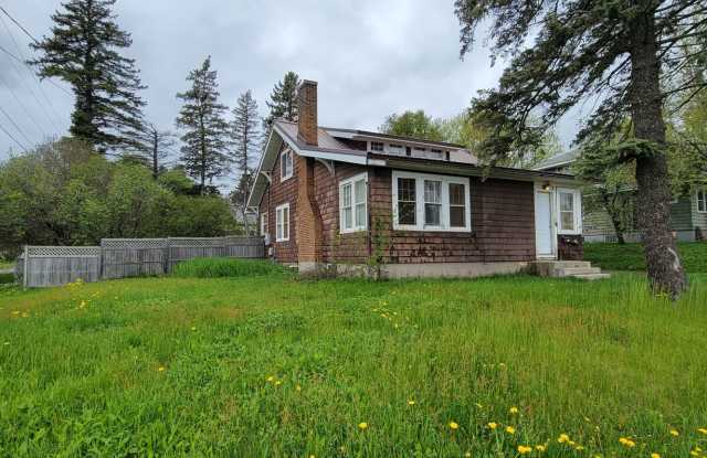AVAILABLE JUNE 2025 - 4 Bed, 1 Bath, Near St Scholastica  UMD - 1403 Kenwood Avenue, Duluth, MN 55811