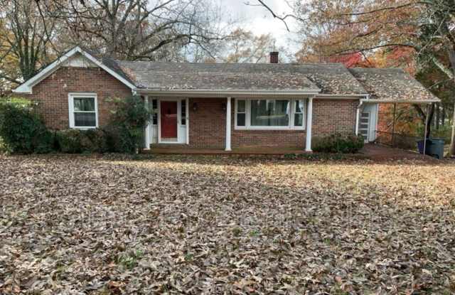 675 Sannoner Ave - 675 Sannoner Avenue, Florence, AL 35630