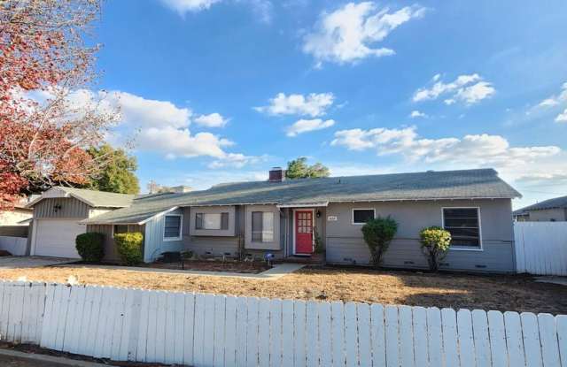 Ranch Style home In Rancho Cucamonga. CALL FOR OUT MOVE IN SPEACIAL - 8229 Red Hill Country Club Drive, Rancho Cucamonga, CA 91730