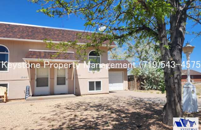 Charming Townhome in Pueblo West – Comfortable & Convenient Living $1300/$1300 photos photos
