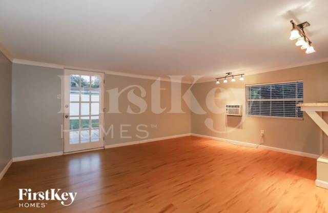 2204 Pavilion Place Gallery 3