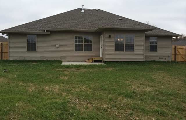 Fully Fenced 4 Bedroom Home - Pearson Park/Strafford MO $500 Move In Credit Gallery 4