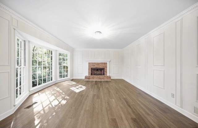 305 Old Tree Trce Gallery 2