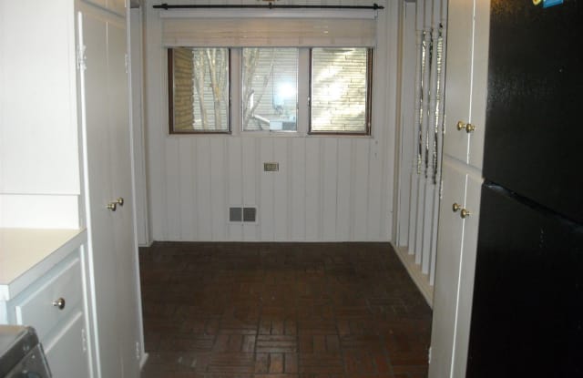 2867 Charing Rd - 2867 Charing Rd, Upper Arlington, OH 43221