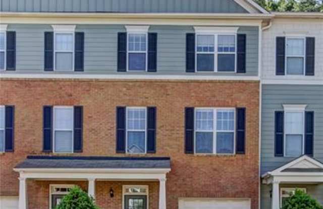 1754 Oakbrook Lane NW Gallery 2