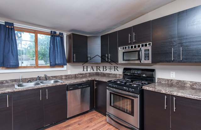 Charming Remodeled 3 bed 2 bath House! photos photos