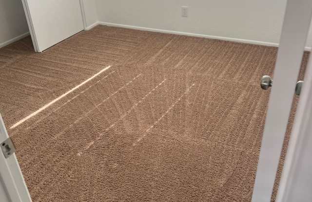 Lindsey and McKellips: 2bed, 1 bath unit, second floor photos photos