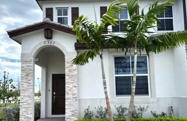 2582 SE 29th St photos photos