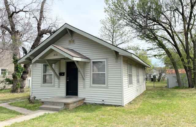 2 Bed 1 Bath House Near College - 815 East 8th Avenue, Hutchinson, KS 67501