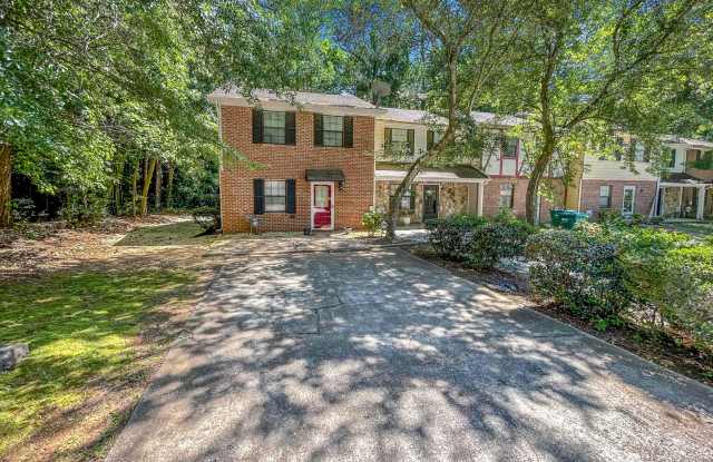 Fantastic 2 BR/1/5 BA Townhome in Austell! Gallery 3