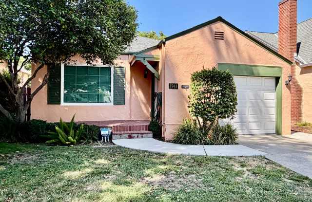 NOW AVAILABLE - CLASSIC BUNGALOW IN LANDLPARK, 3 BED, 2 BATH Gallery 1