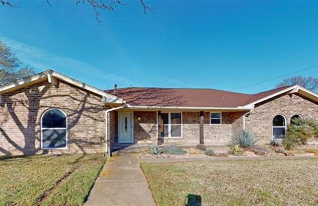 525 Medina Drive - 525 Medina Drive, Highland Village, TX 75077