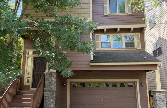 20604 SW Sister Lane ~ MOVE-IN SPECIAL 1/2 OFF First Month's Rent! NEW Flooring & NEW Paint! photos photos