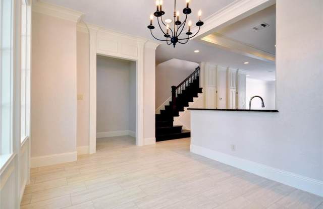 411 Wyndham Gallery 2