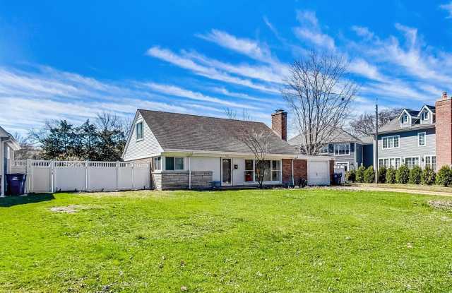 3225 Illinois Road Gallery 2