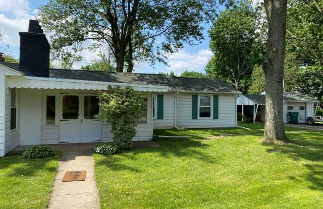 Sprawling 2 bedroom ranch in quaint village of Armada Gallery 3