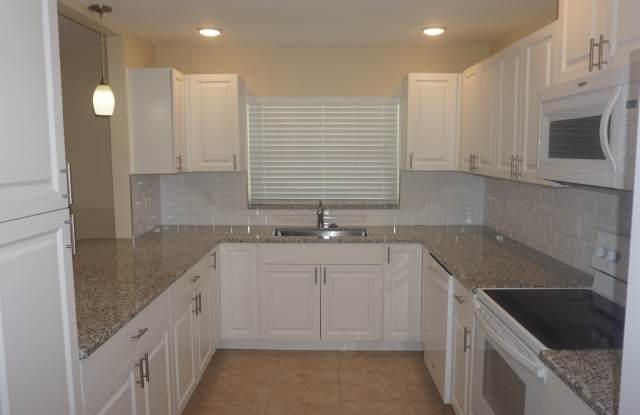 3 Bedrooms / 2 Bath Brandon Home Gallery 4