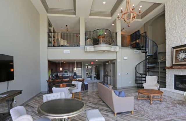 2152 Stephens Pl Gallery 1