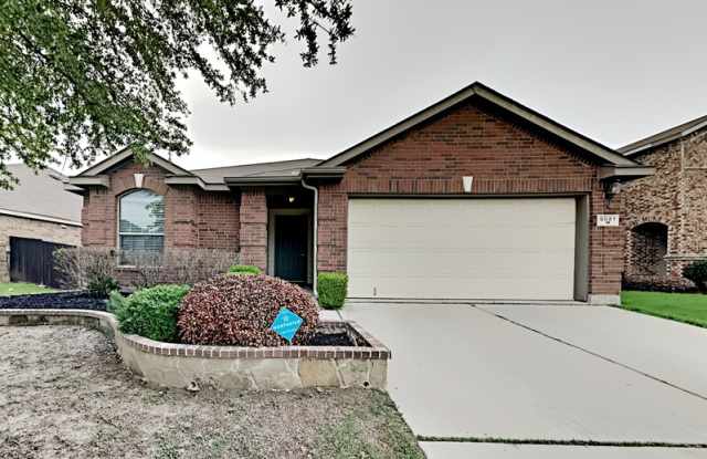 8021 Valley Crest Dr - 8021 Valley Crest Drive, Fort Worth, TX 76120