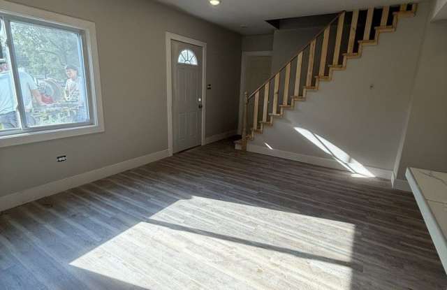 16901 Crane Avenue Gallery 2