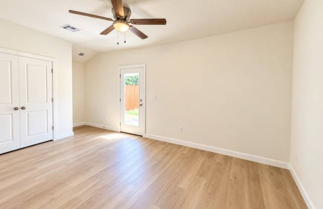 NEWLY CONSTRUCTED 3BR/2BA Duplex Near Quail Springs Mall Gallery 4