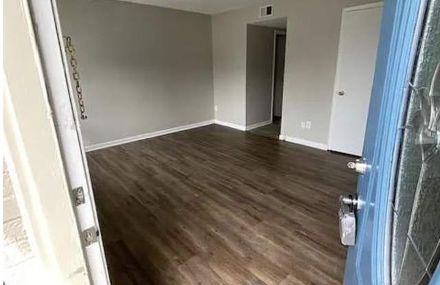 201 Regency Point Path Gallery 4