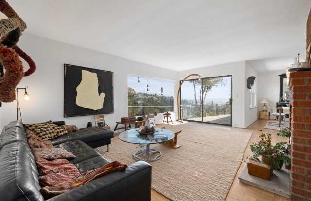 Fully Furnished: Mid-Century w/views of Griffith Observatory in the Hollywood Hills! - 2294 Mountain Oak Drive, Los Angeles, CA 90068 Fully Furnished: Mid-Century w/views of Griffith Observatory in the Hollywood Hills! - 2294 Mountain Oak Drive, Los Angeles, CA 90068
