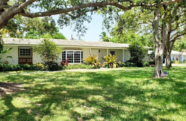 7481 SW 158th Ter Gallery 1