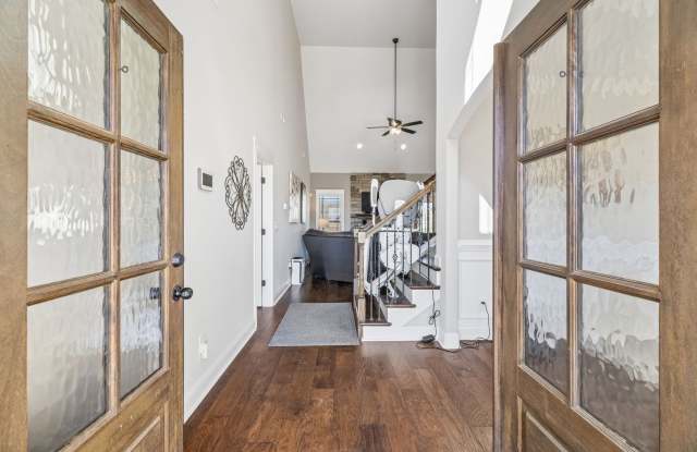 4 Bedroom 3.5 Bathroom Home with no rear neighbors! Gallery 3