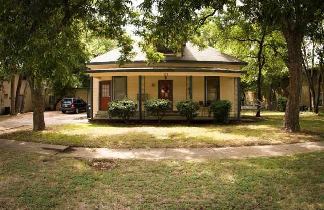 1113 N Locust St Apt C - 1113 North Locust Street, Denton, TX 76201